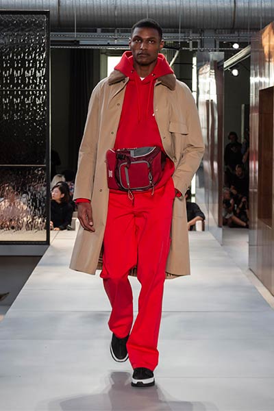 تصاميم راقية بلمسة جريئة ... اليك مجموعة Ricardo Tisci الأولى لدار Burberry